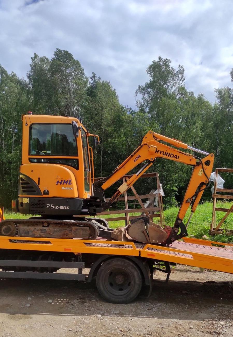 Hyundai R25Z mini ekskavatorius ant platformos